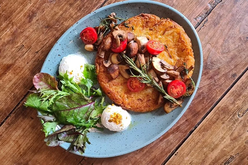 Wildkräuterrösti mit Ziegenfrischkäse - regionale Küche in Freiburg