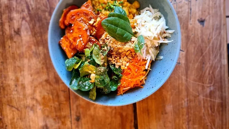 Veganes Wochenende: Kichererbsen-Pastinaken Bowl